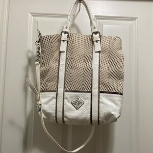 Vera Wang ‘Approx 18” X 16” X 3.5